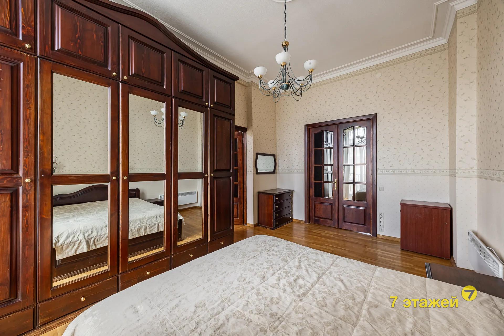  88.7м.кв., комнат 3, Минск (Красная ул., 3)